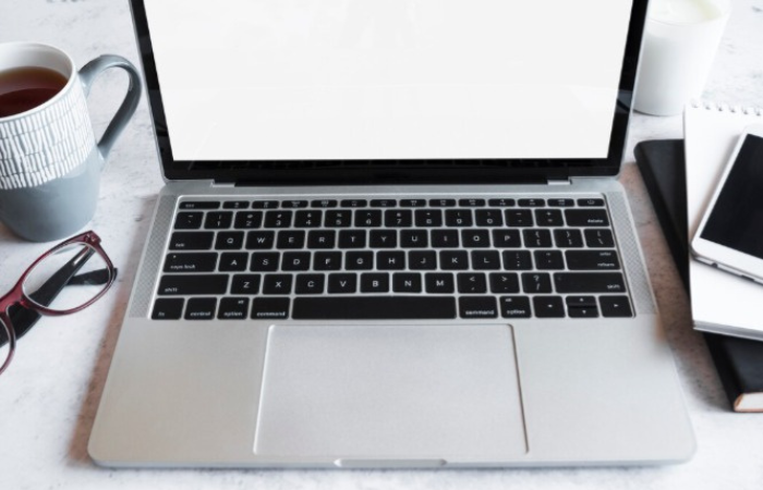 ordinateur portable ouvert