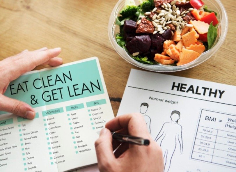 Programme alimentaire sain avec bol de nourriture saine